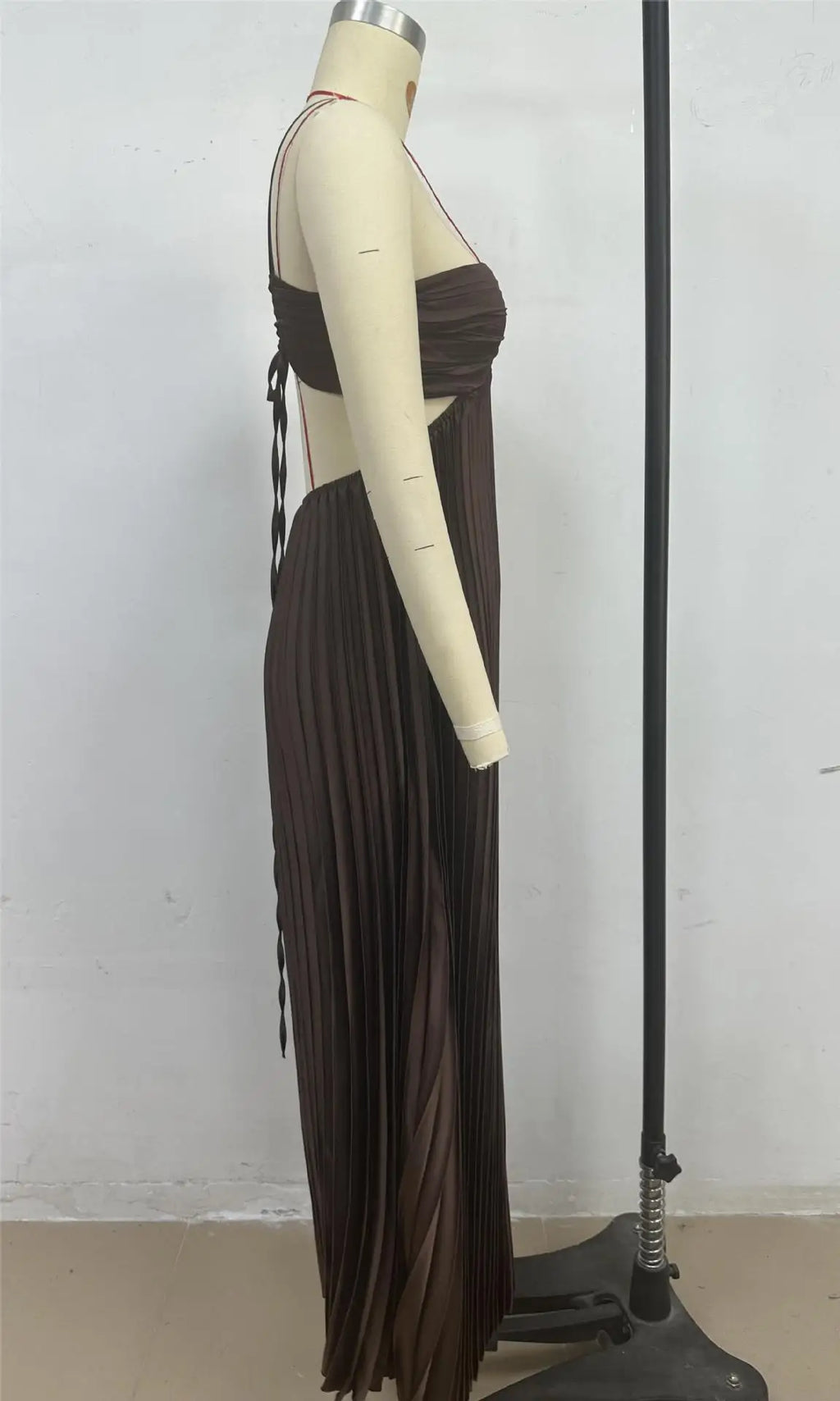 2026 New Women's Fashionable and Elegant Summer Camisole Beach Vacation Long Dress Elegant Backless Pleated Long Dress