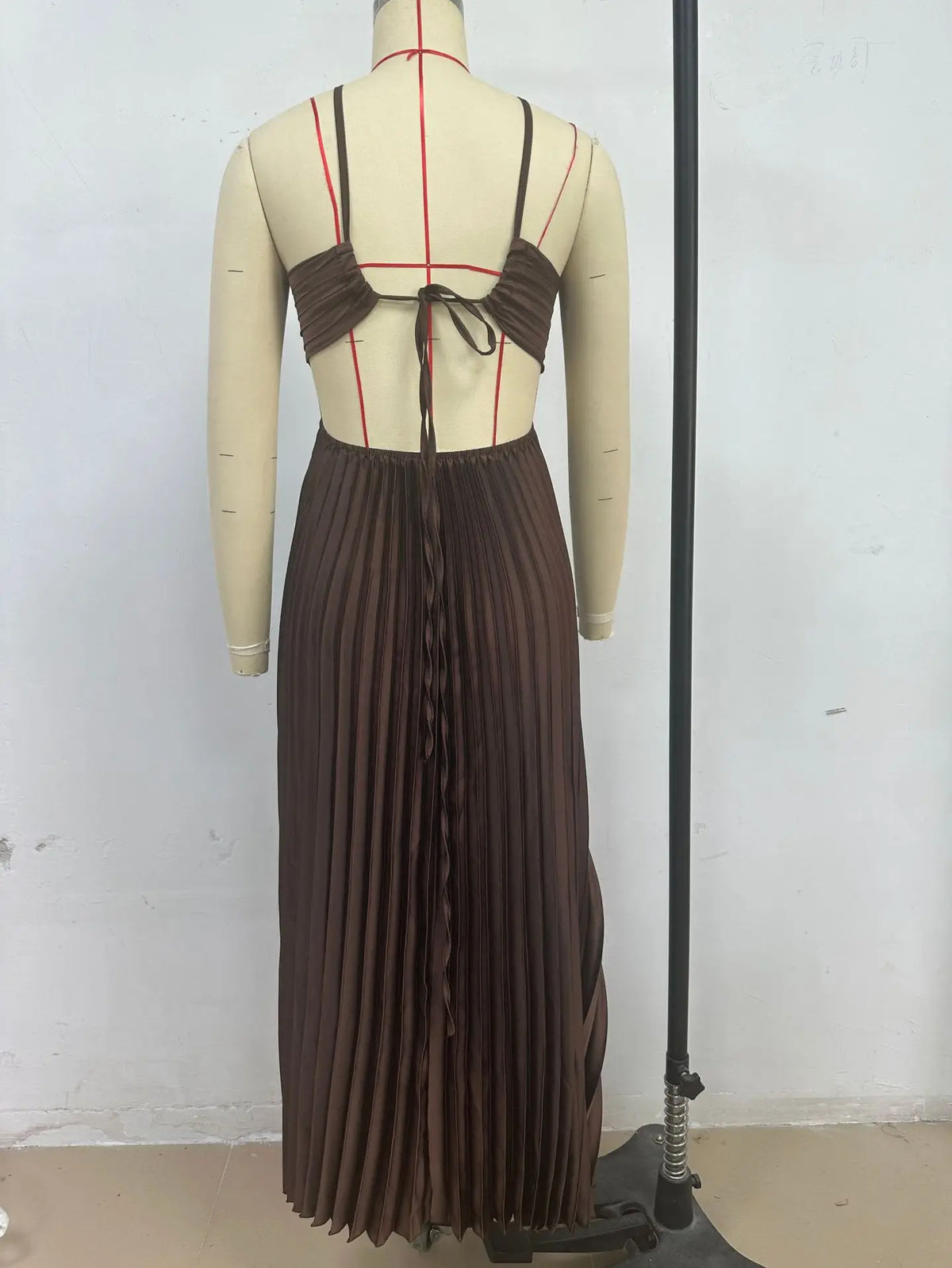 2026 New Women's Fashionable and Elegant Summer Camisole Beach Vacation Long Dress Elegant Backless Pleated Long Dress