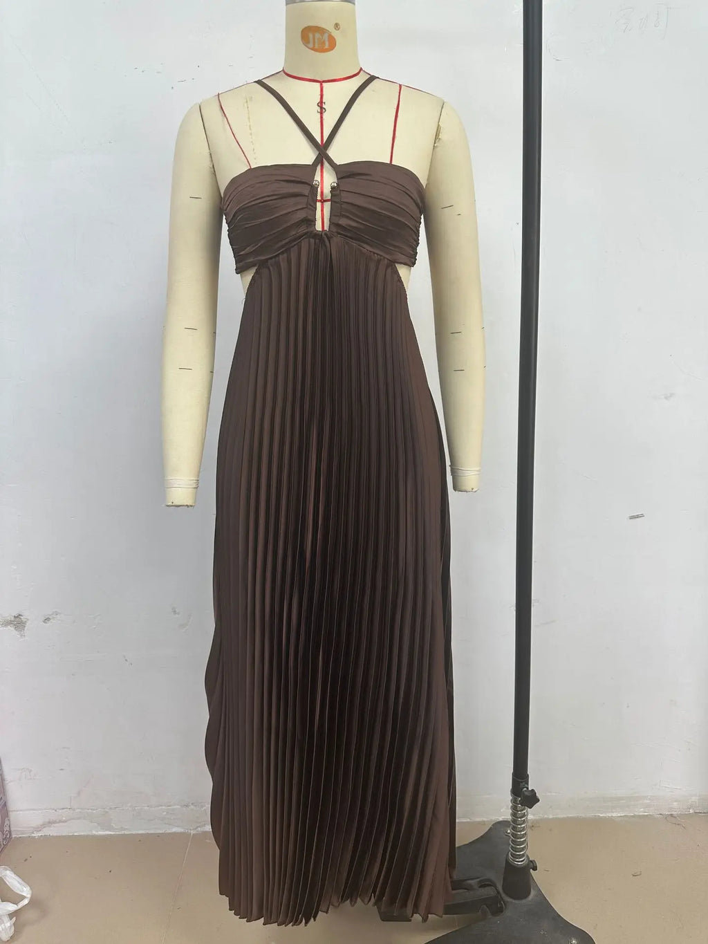 2026 New Women's Fashionable and Elegant Summer Camisole Beach Vacation Long Dress Elegant Backless Pleated Long Dress