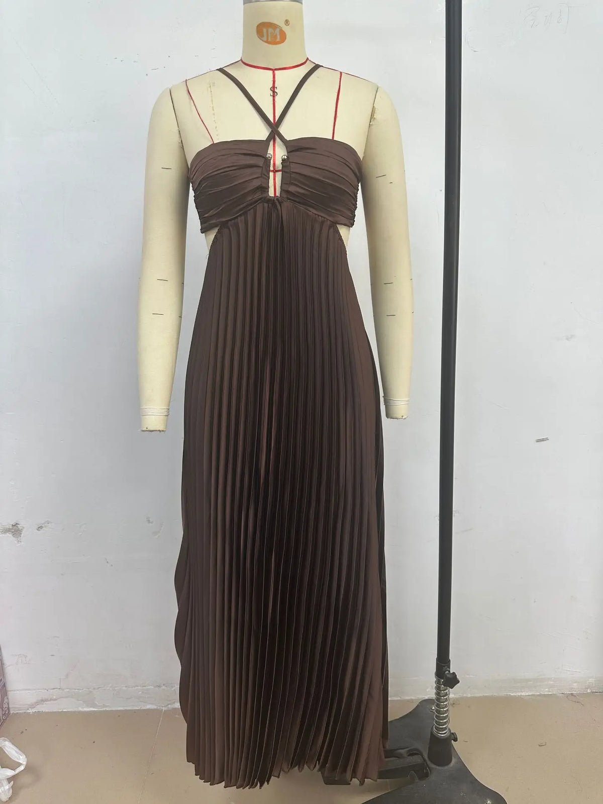 2026 New Women's Fashionable and Elegant Summer Camisole Beach Vacation Long Dress Elegant Backless Pleated Long Dress