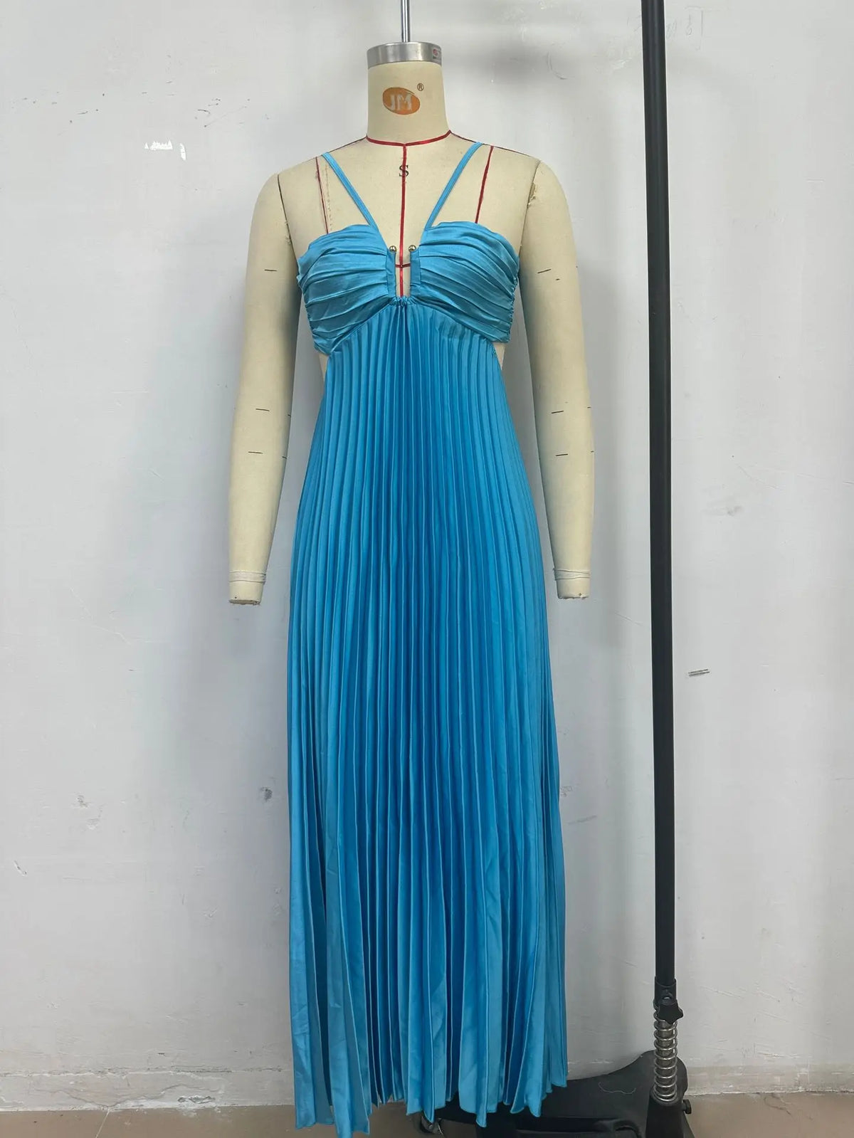 2026 New Women's Fashionable and Elegant Summer Camisole Beach Vacation Long Dress Elegant Backless Pleated Long Dress