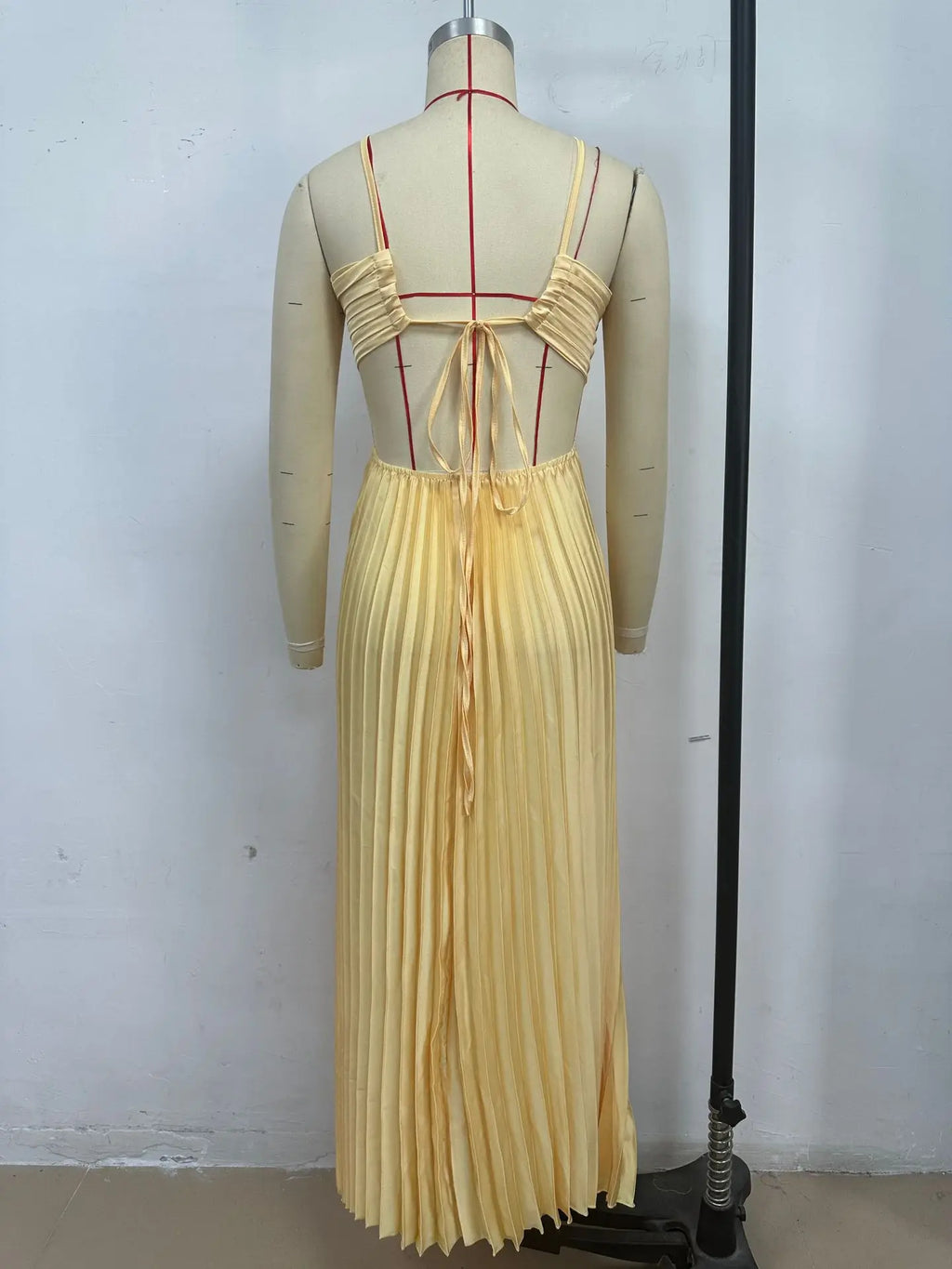 2026 New Women's Fashionable and Elegant Summer Camisole Beach Vacation Long Dress Elegant Backless Pleated Long Dress