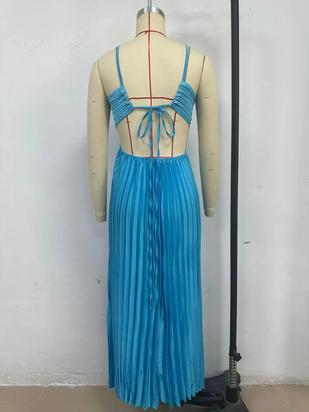 2026 New Women's Fashionable and Elegant Summer Camisole Beach Vacation Long Dress Elegant Backless Pleated Long Dress