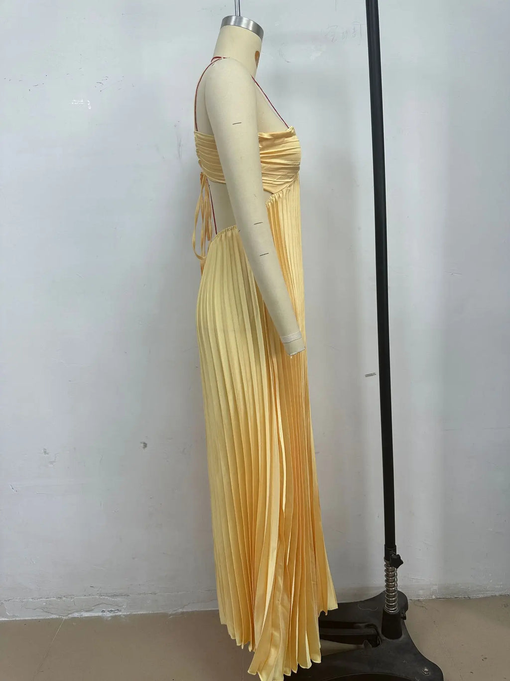 2026 New Women's Fashionable and Elegant Summer Camisole Beach Vacation Long Dress Elegant Backless Pleated Long Dress