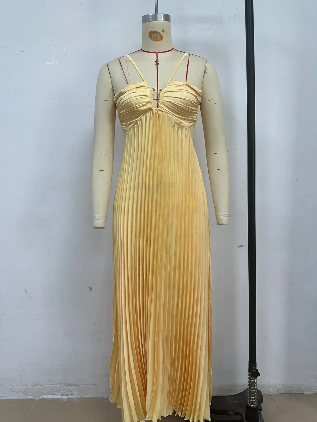 2026 New Women's Fashionable and Elegant Summer Camisole Beach Vacation Long Dress Elegant Backless Pleated Long Dress